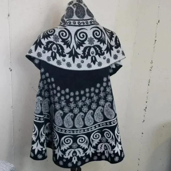 Reversible Boho black/white paisley Flowy Vest‎ - Picture 6 of 7